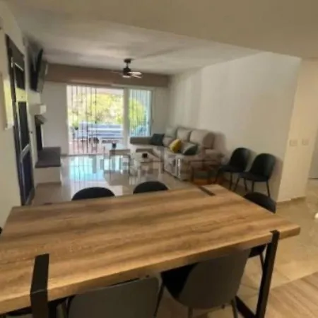 Casa Lujosa En Zona Exclusiva Con Piscina Privada